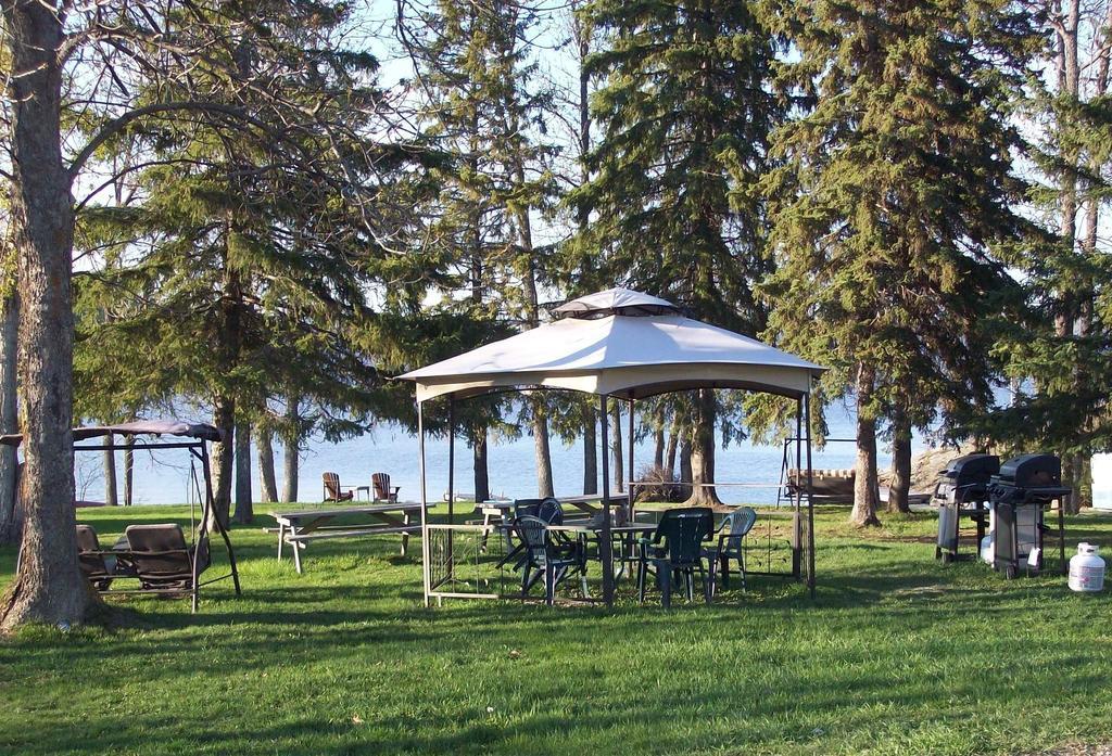 Edgewater Motel And Campground Temiskaming Shores Bagian luar foto