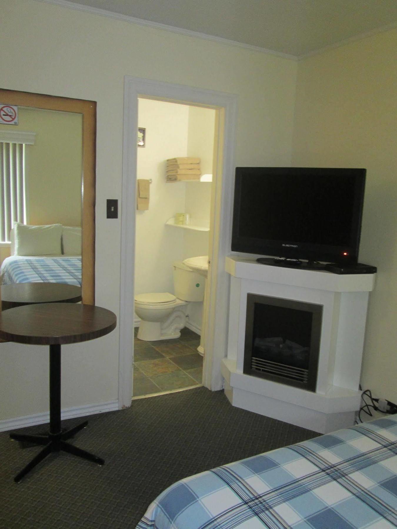 Edgewater Motel And Campground Temiskaming Shores Bagian luar foto