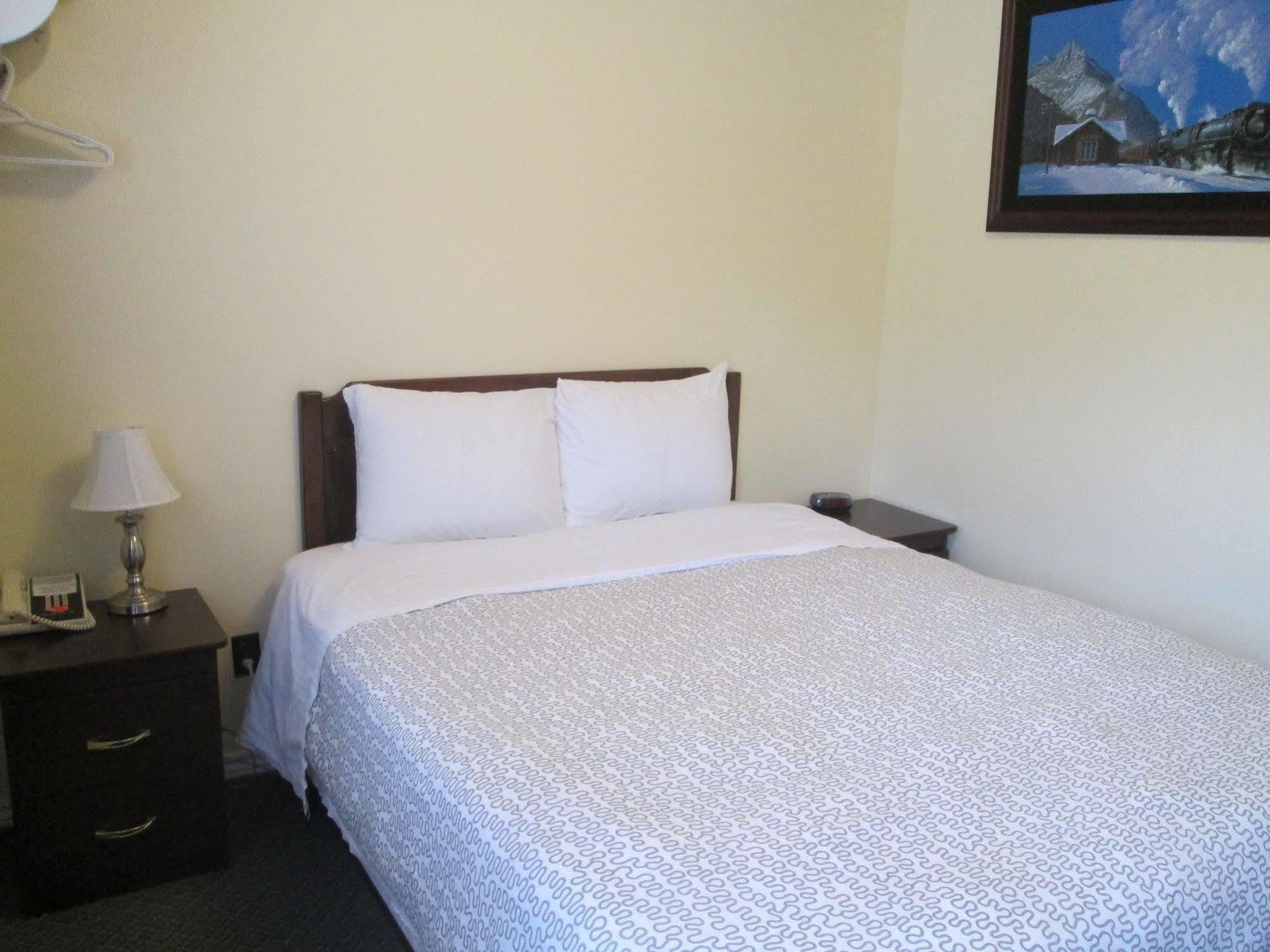 Edgewater Motel And Campground Temiskaming Shores Bagian luar foto